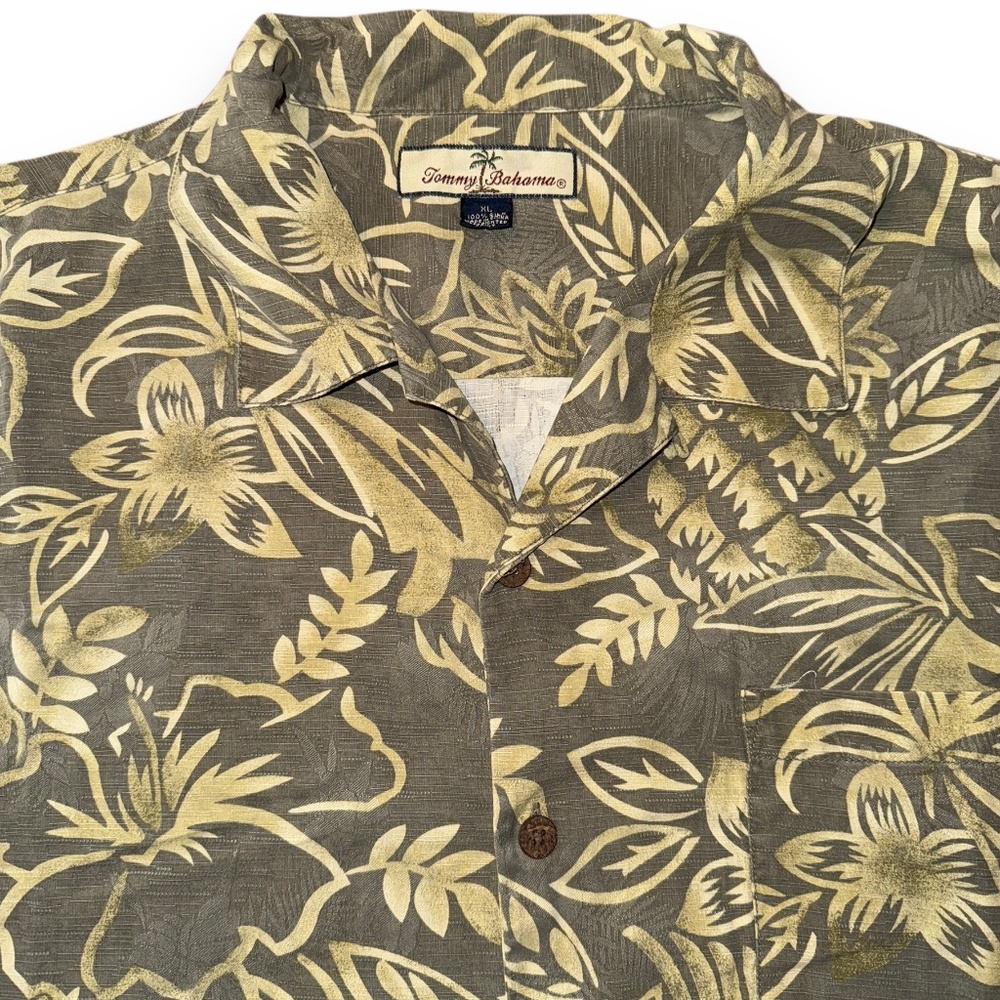 Tommy Bahama 100% Silk Button Up Short Sleeve Shirt Hawaiian Floral - Size: XL‎